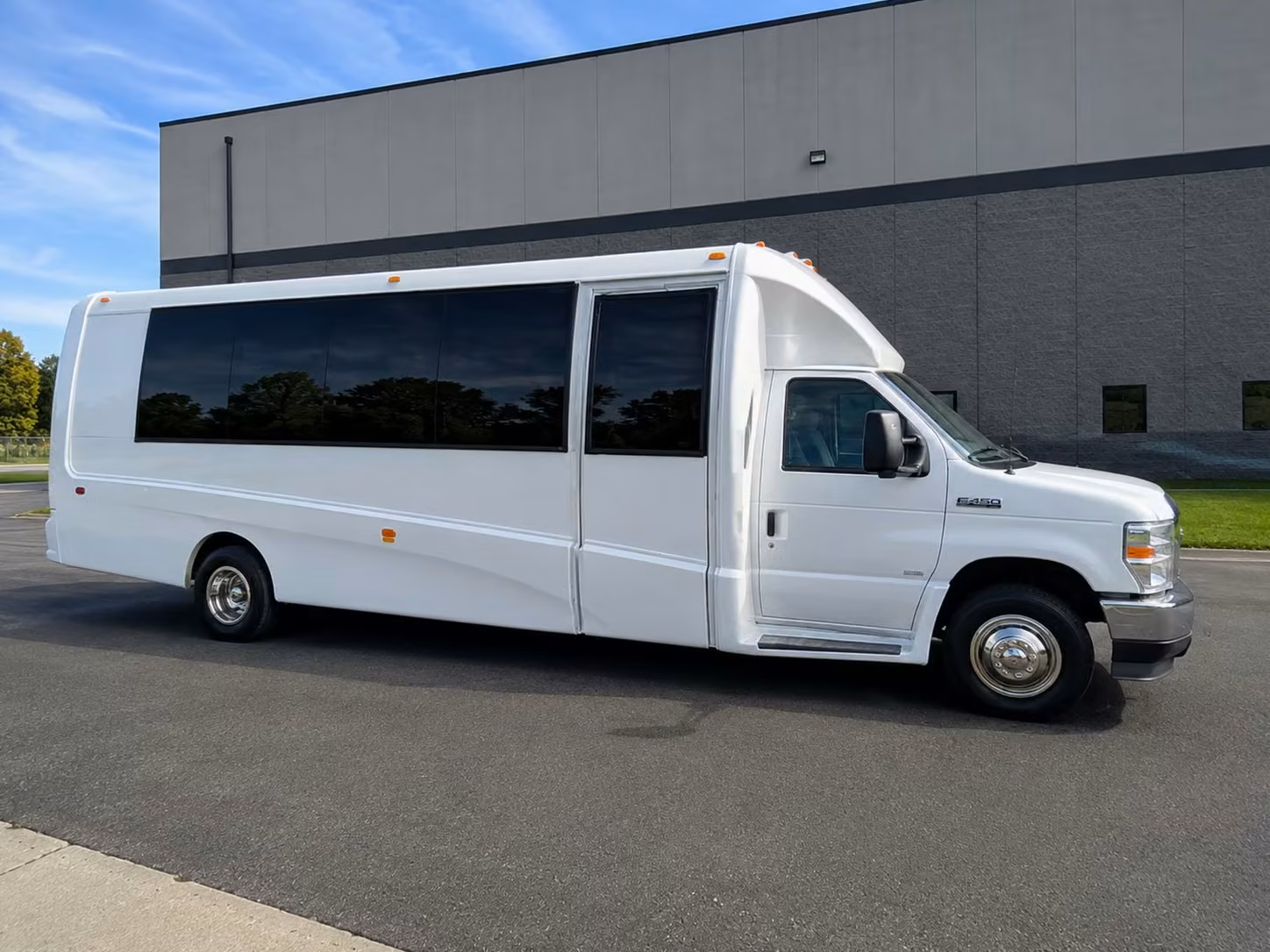 perth amboy 20 passenger minibus rental